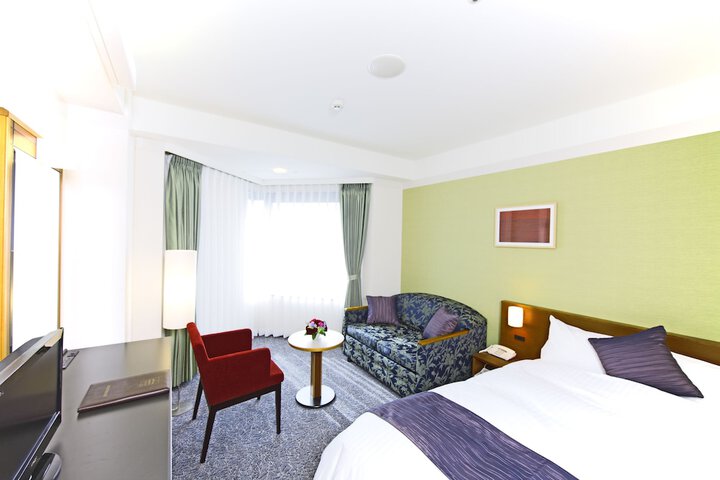 Room 4 of 36