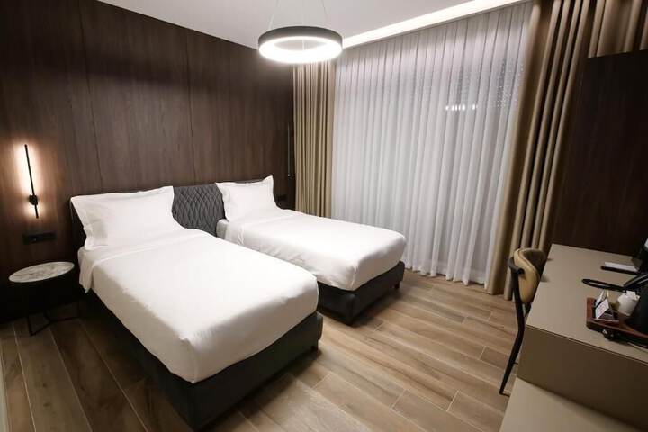 Room 34 of 77
