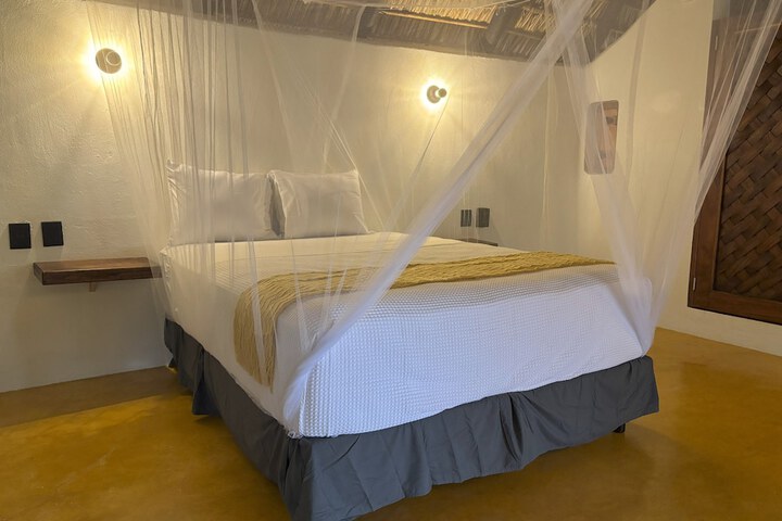 Room 2 of 74