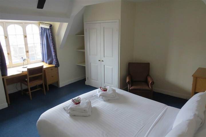 Room 2 of 25