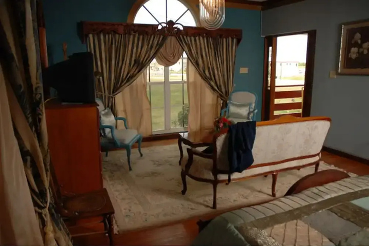 Room 4 of 14