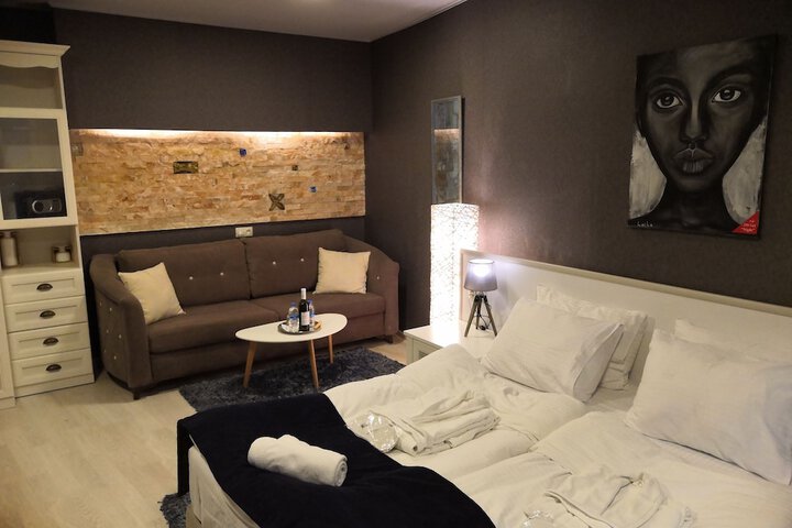 Room 4 of 78