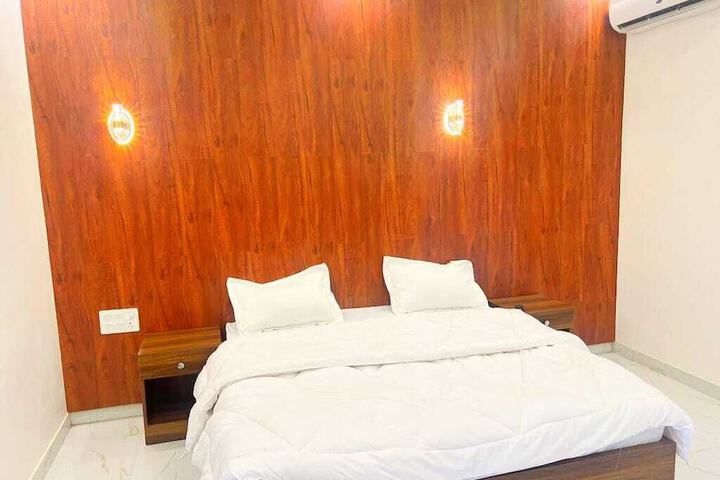 Room 3 of 19