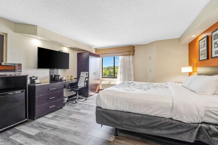 Room 5 of 25