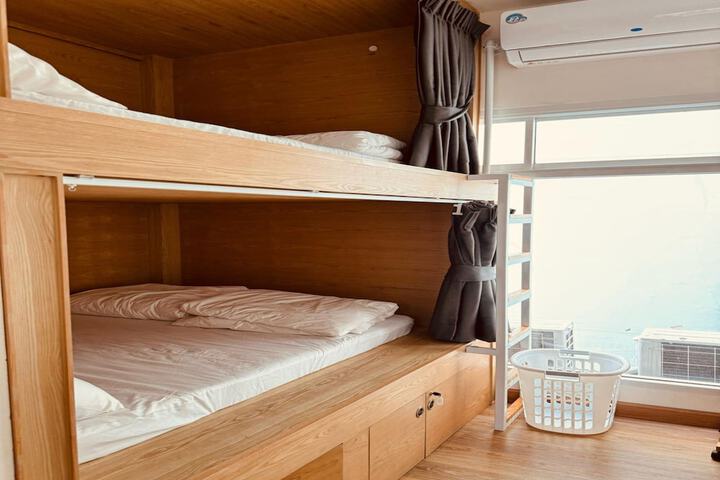 Room 8 of 32