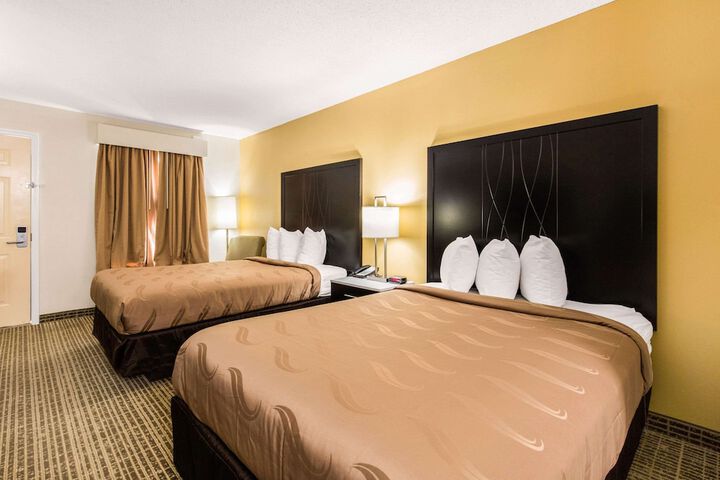2 Double Beds (2 of 10)