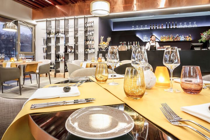 Dining 84 of 122