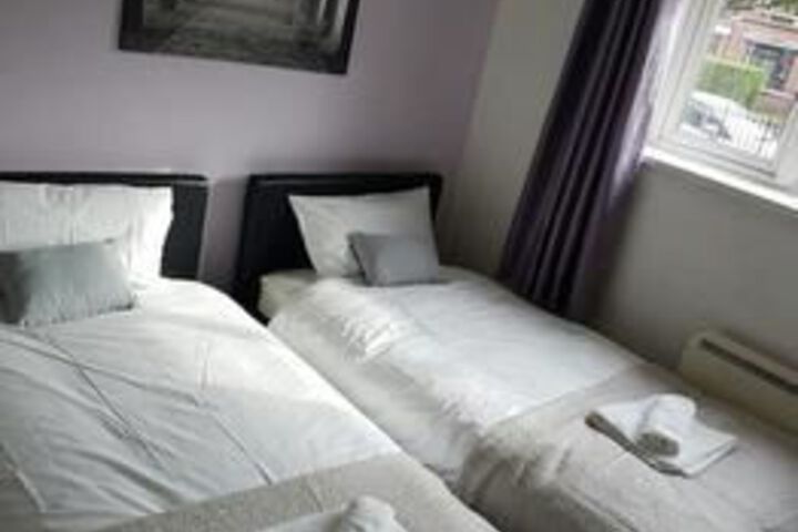 Room 3 of 8