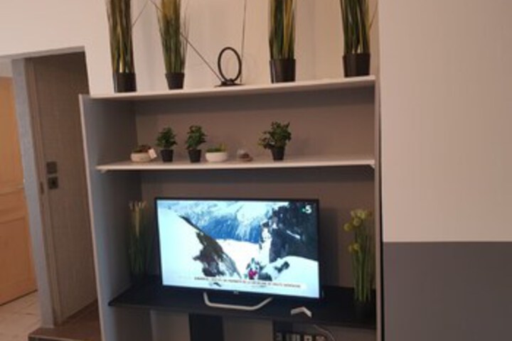 Room 11 of 24