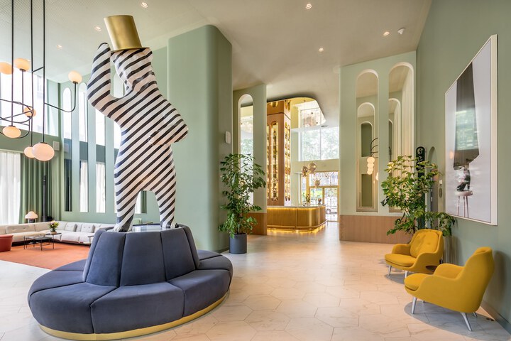 Entrance & Lobby