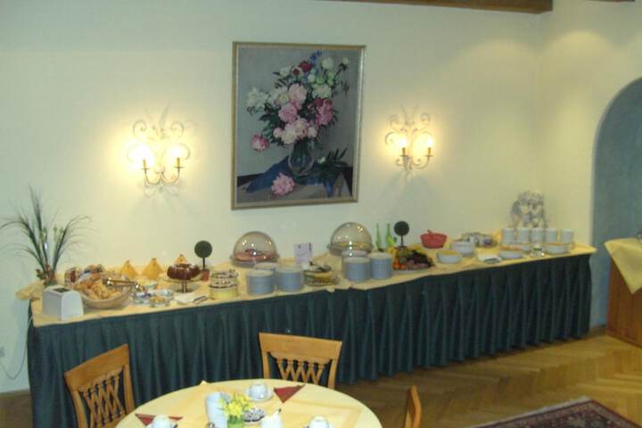 Dining 43 of 53