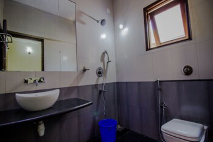 Room 4 of 25