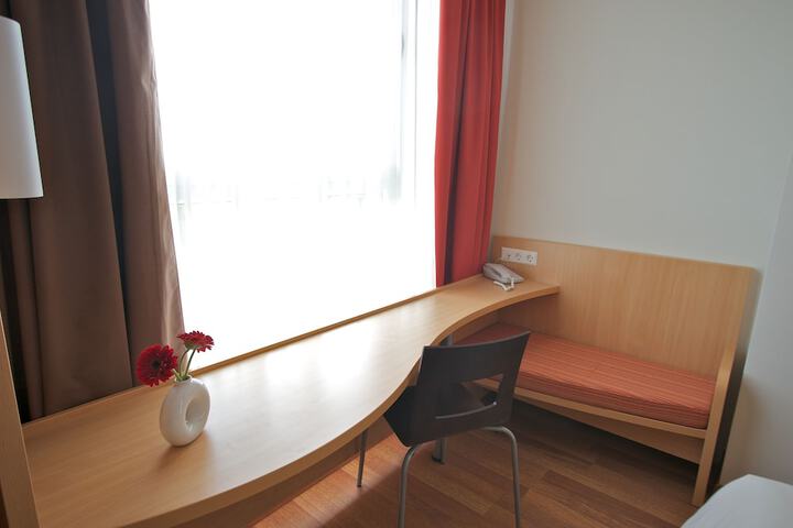 Room 9 of 60