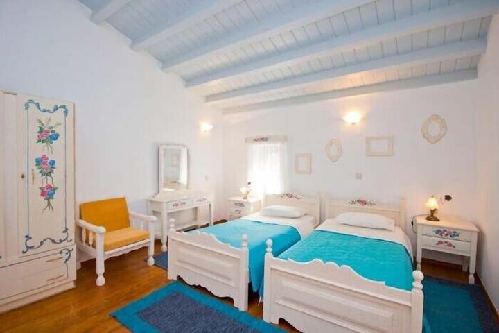 Room 4 of 20