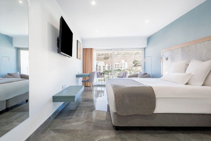 Room 18 of 50