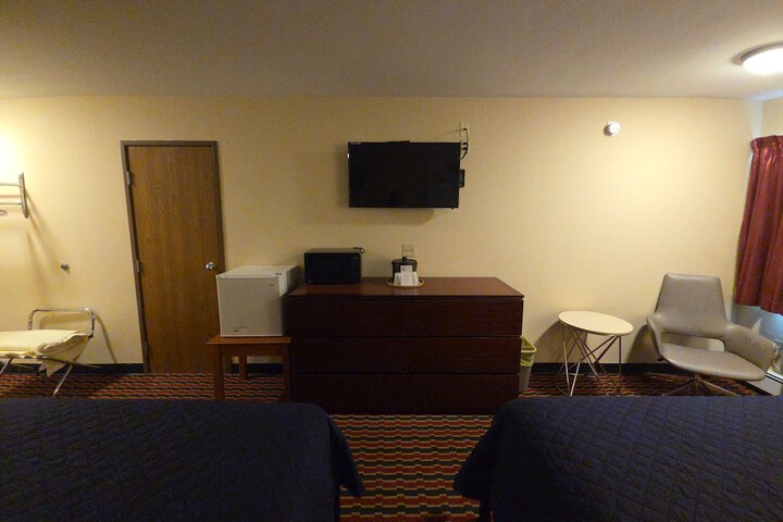 Room 32 of 66