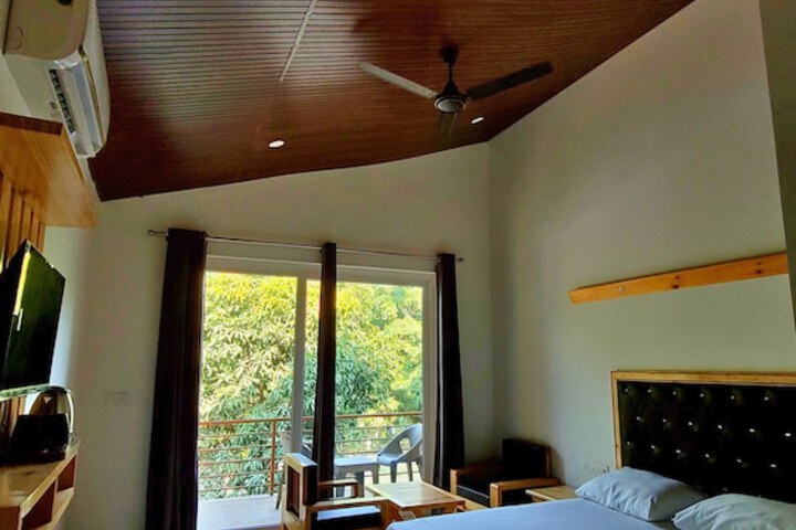 Room 2 of 63