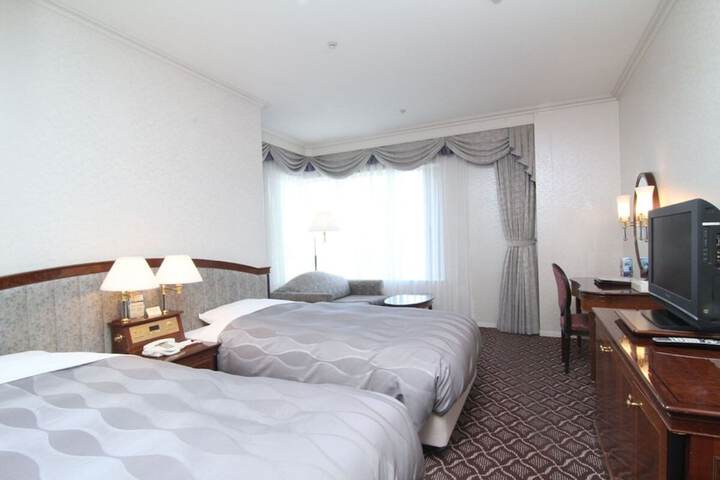 Room 9 of 77