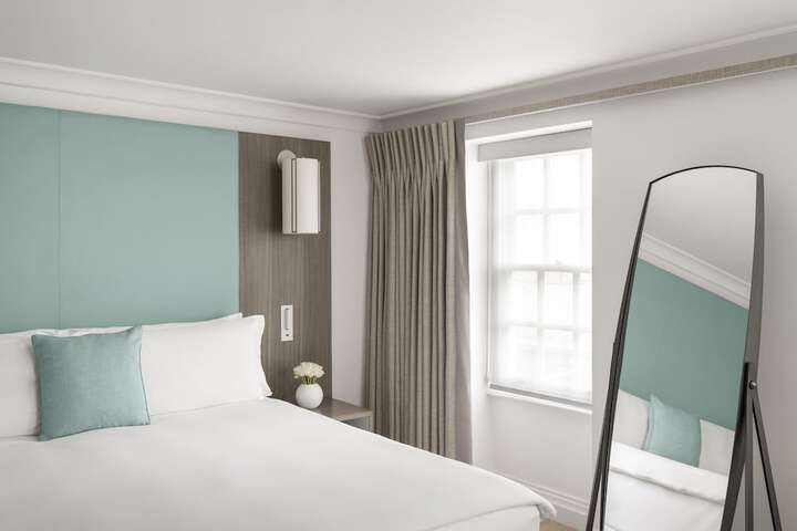 Room 34 of 250