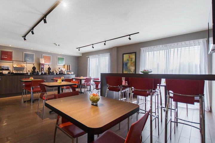 Breakfast/Coffee Service 23 of 35