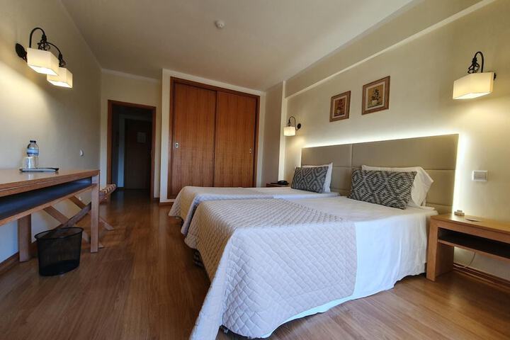 Room 13 of 36