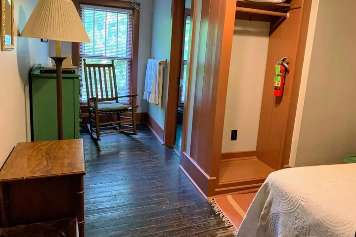 Room 2 of 6