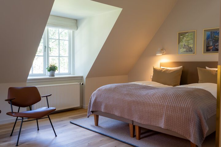 Room 40 of 151