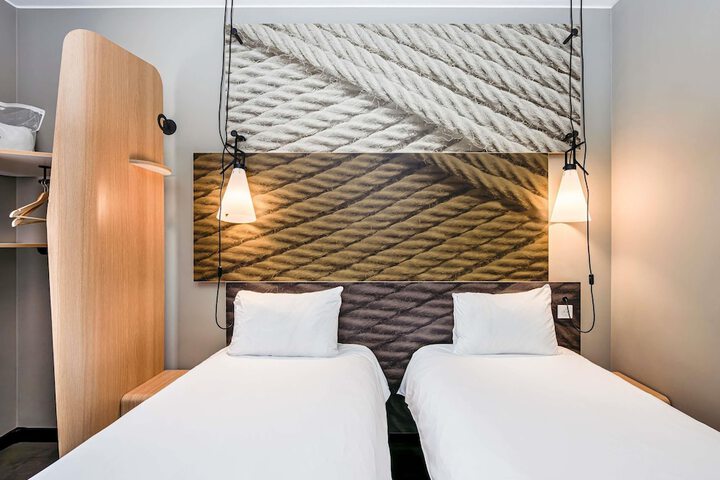 Room 10 of 49