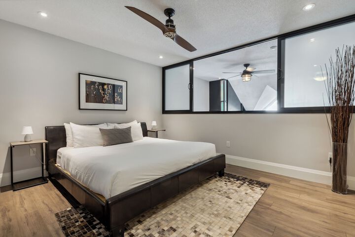 Room 294 of 402