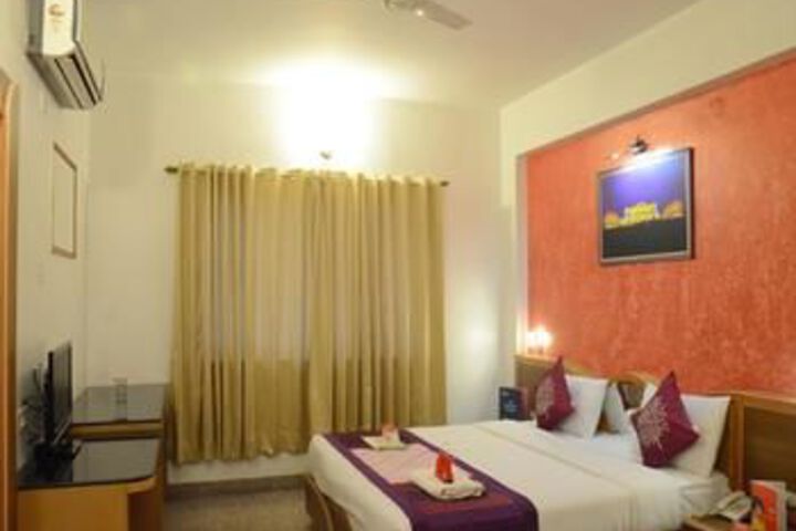 Room 5 of 13