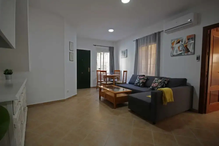 Room 10 of 12