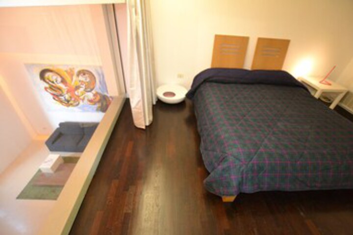 Room 4 of 22