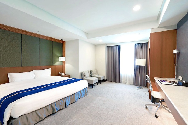 Room 15 of 35