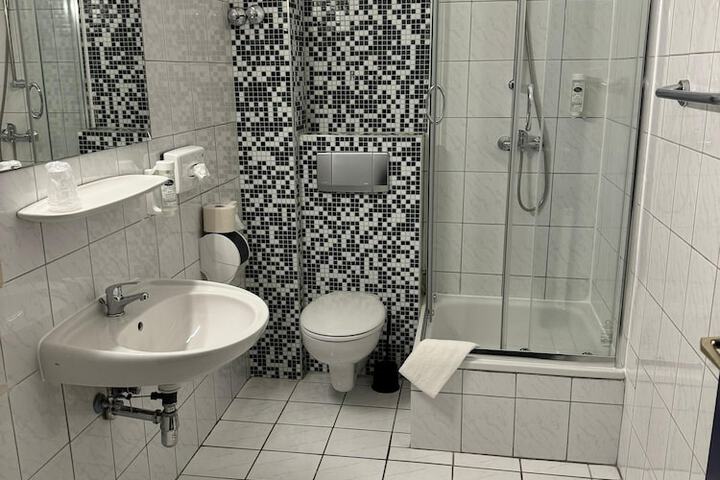 Room 15 of 16