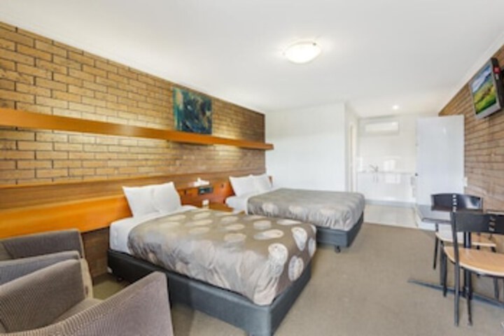 Room 7 of 75