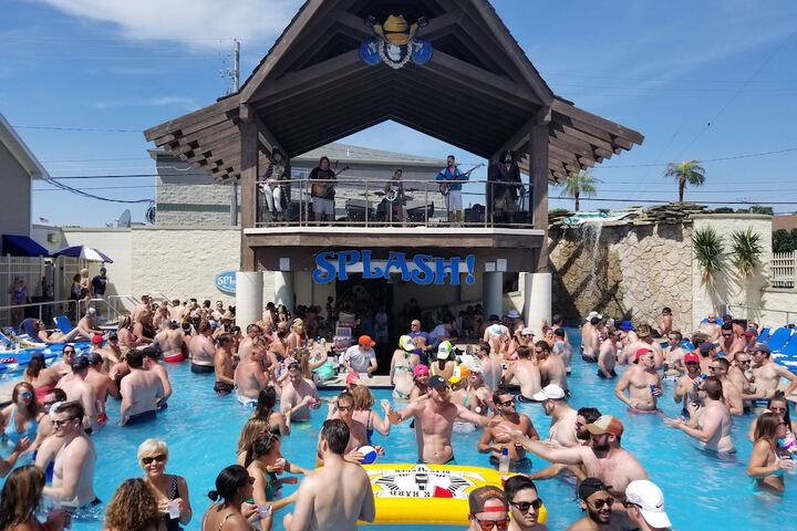 Grand Islander Hotel