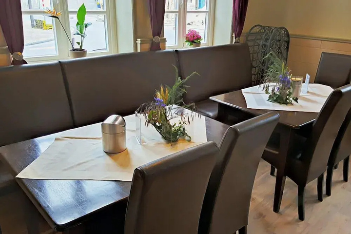 Dining 14 of 15