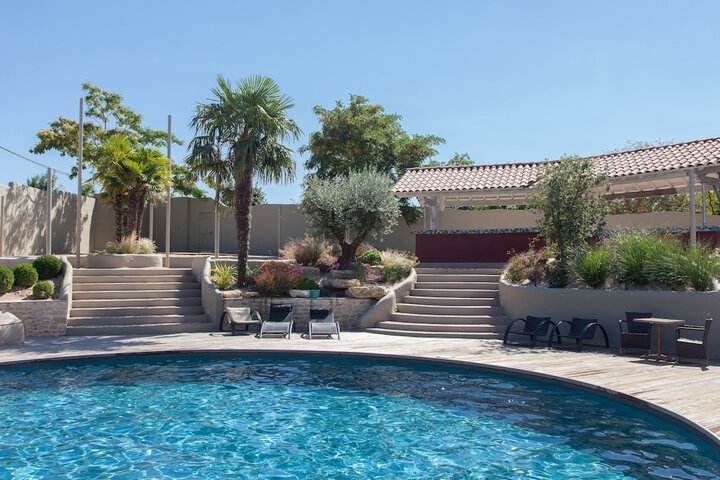 Pool 20 of 32