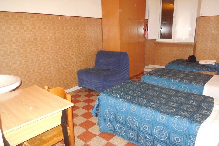 Room 34 of 79