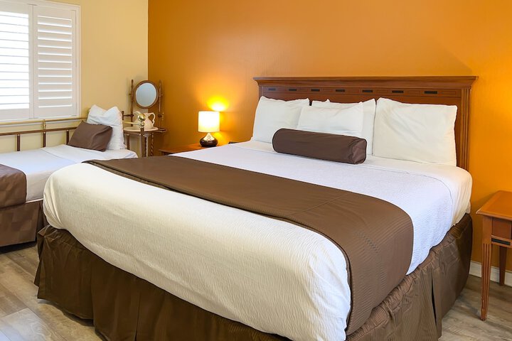 Room 3 of 65