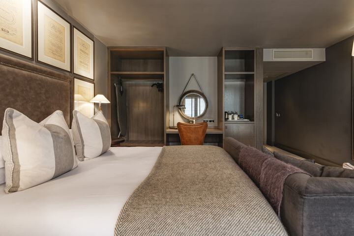 Room 6 of 51