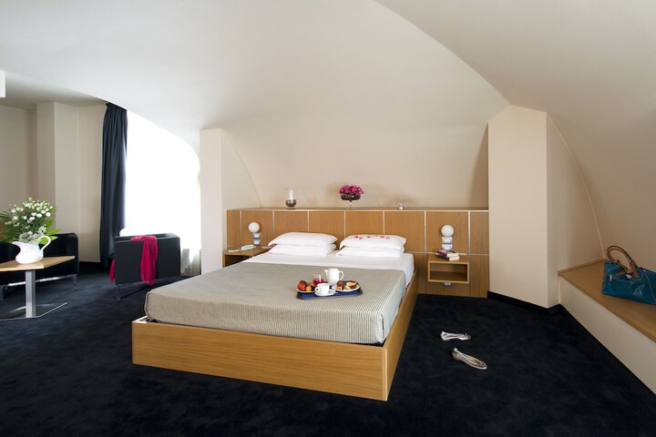 Room 12 of 56