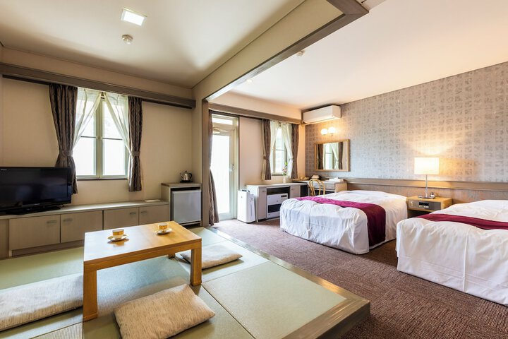 Room 3 of 84