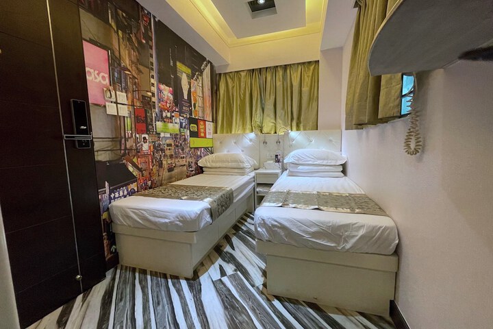 Room 4 of 50