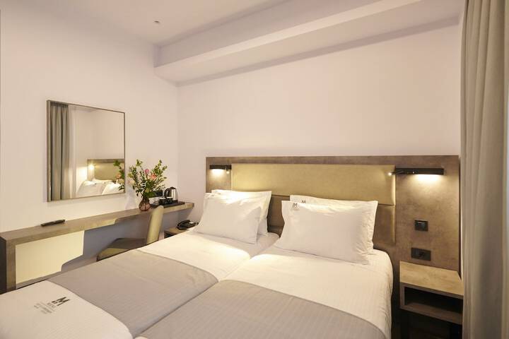 Room 12 of 37