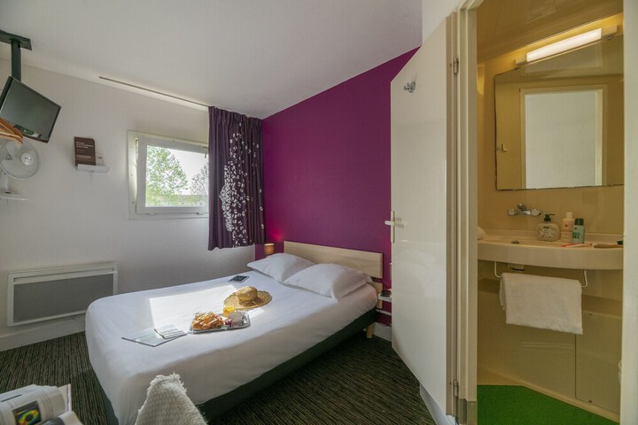 Room 7 of 48