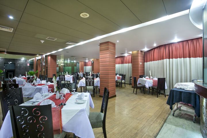 Dining 36 of 65