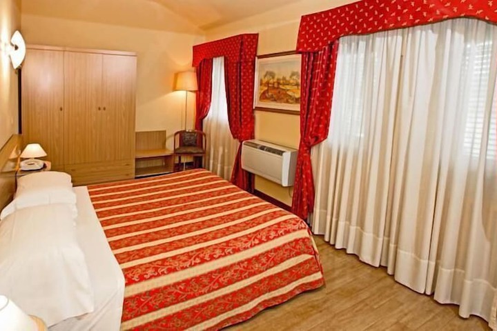 Room 13 of 38