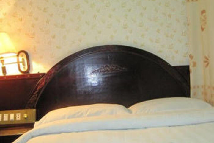Room 6 of 34
