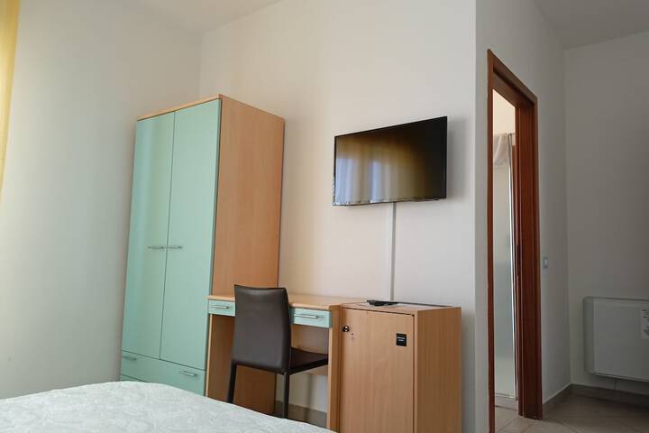 Room 5 of 36
